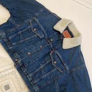 Levi’s cropped trucker jeans jacket